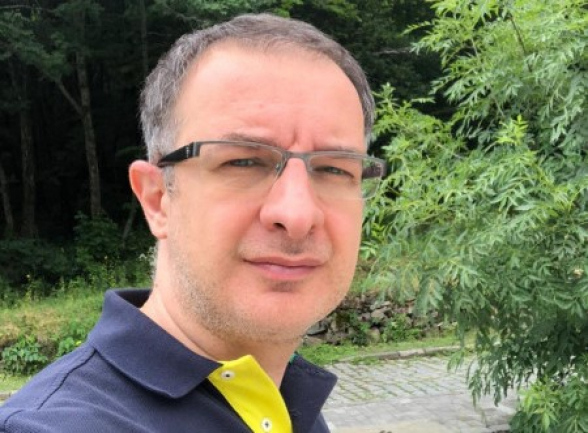 Այս իրավիճակում միակ բանը, ինչ կարելի է անել, Ռուսաստանի հայերին պատկանող վաճառակետեր տեղափոխել ապրանքը և կոչ անել այնտեղից գնել